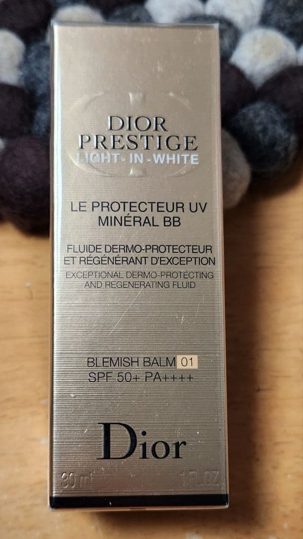 Dior プレステージ　ホワイト ル　プロテクターUV ミネラルBB 01
