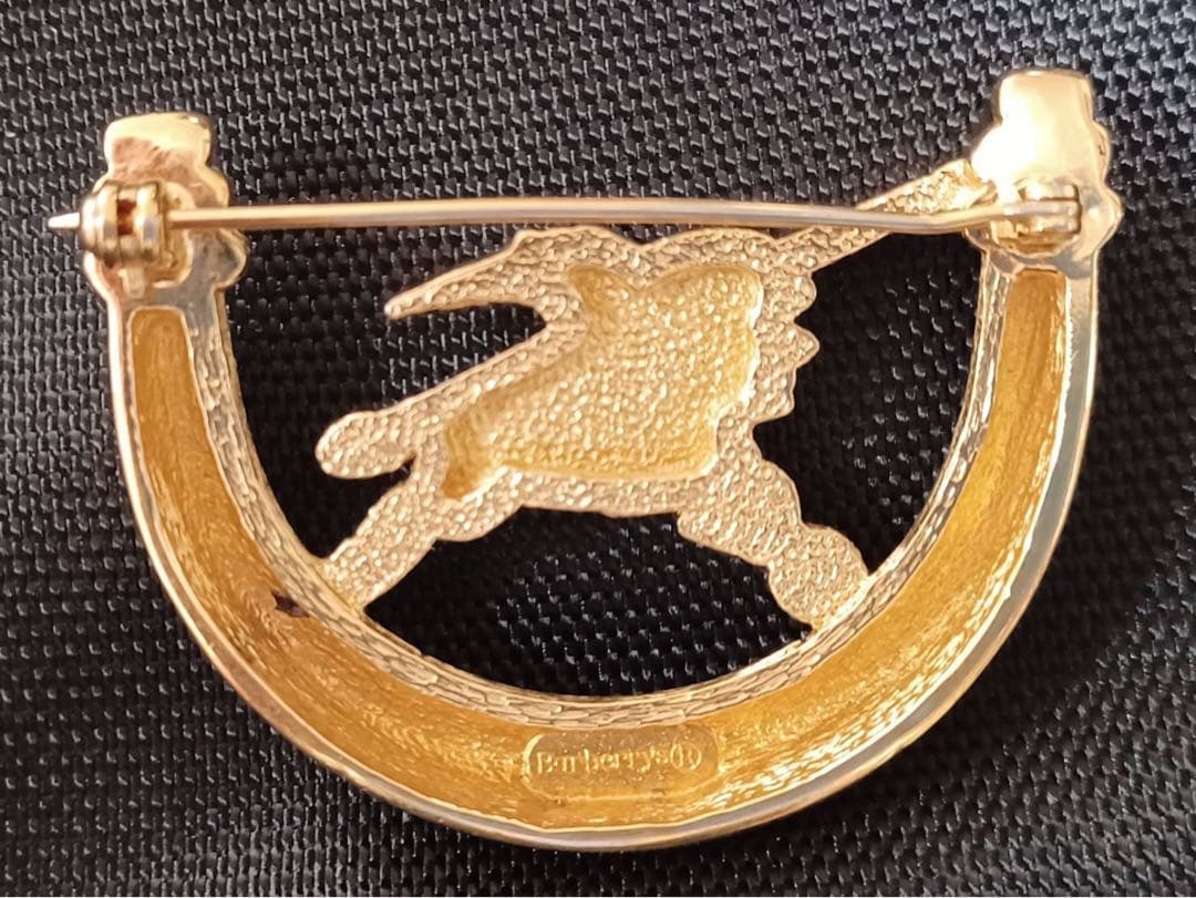 【ロビスタさん専用】バーバリーブローチ ゴールド