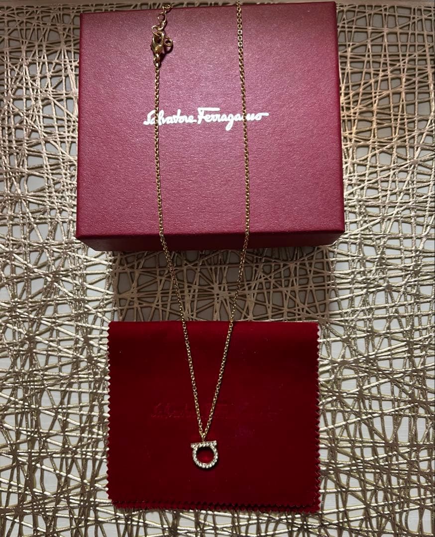 みん　美品Salvatore Ferragamo ゴールド ネックレス