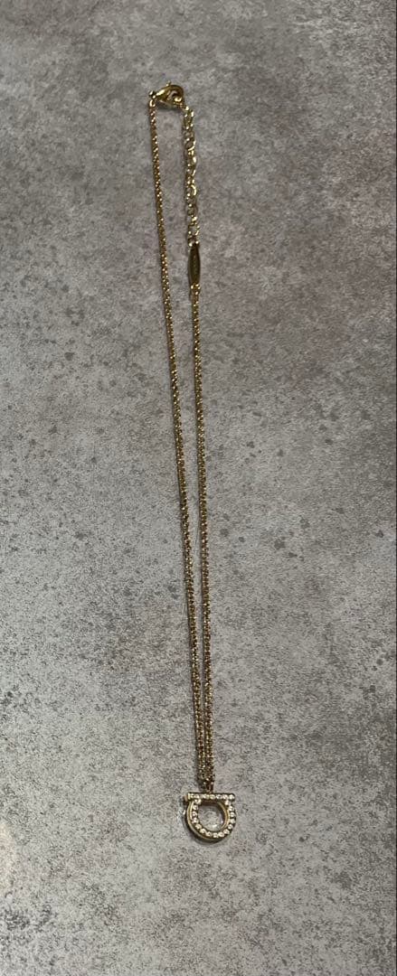 みん　美品Salvatore Ferragamo ゴールド ネックレス