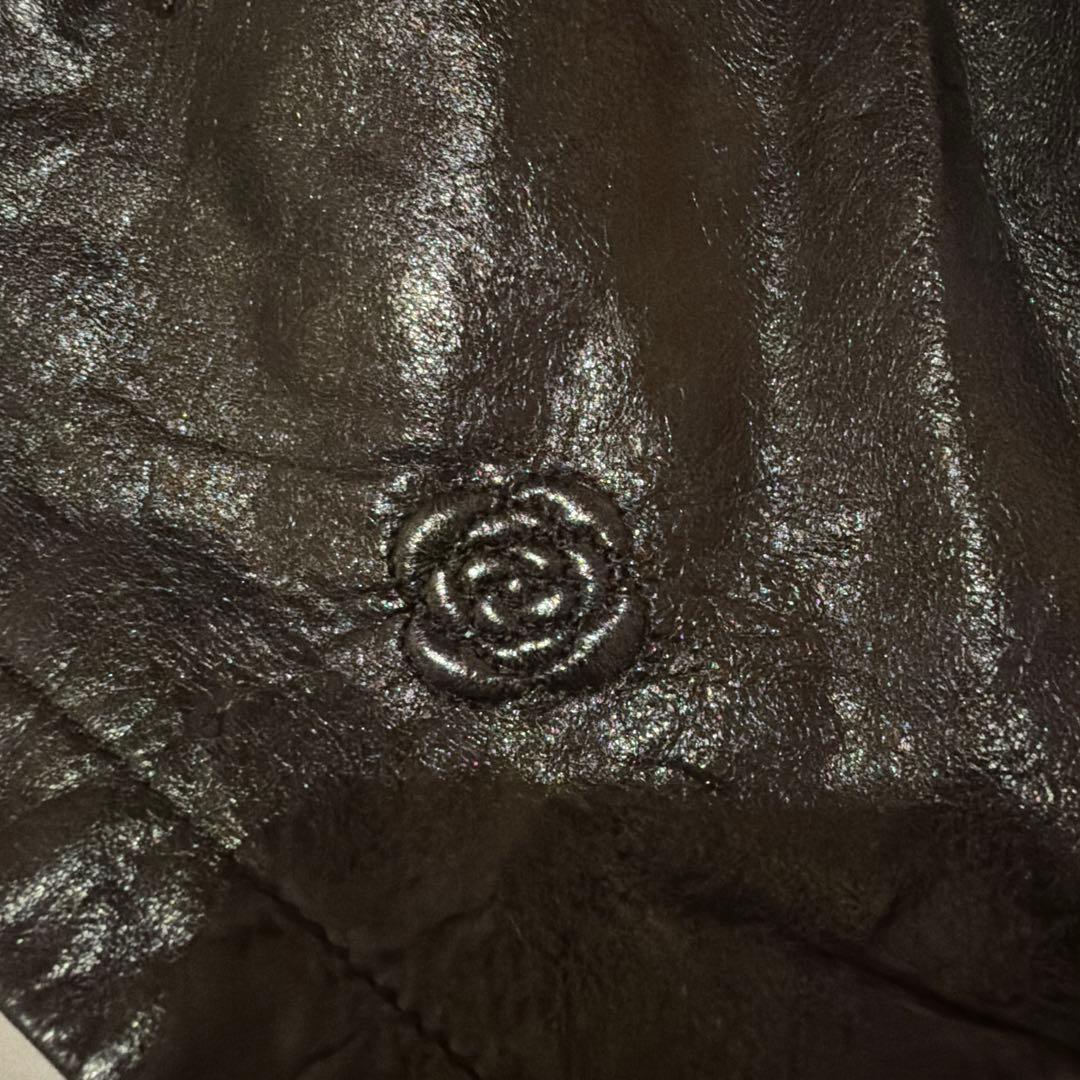 CHANEL レザーショートパンツ