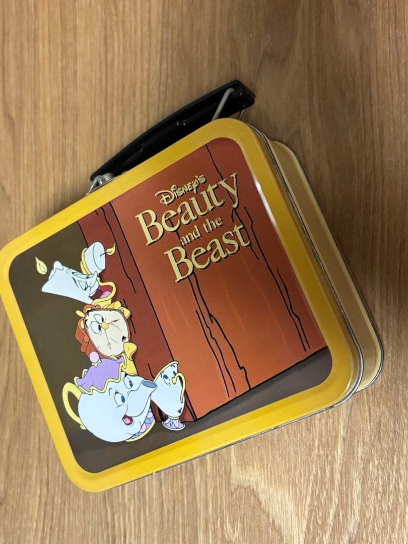 【コレクター必見！】限定5000本！美女と野獣の缶BOX入り腕時計(オマケ付)