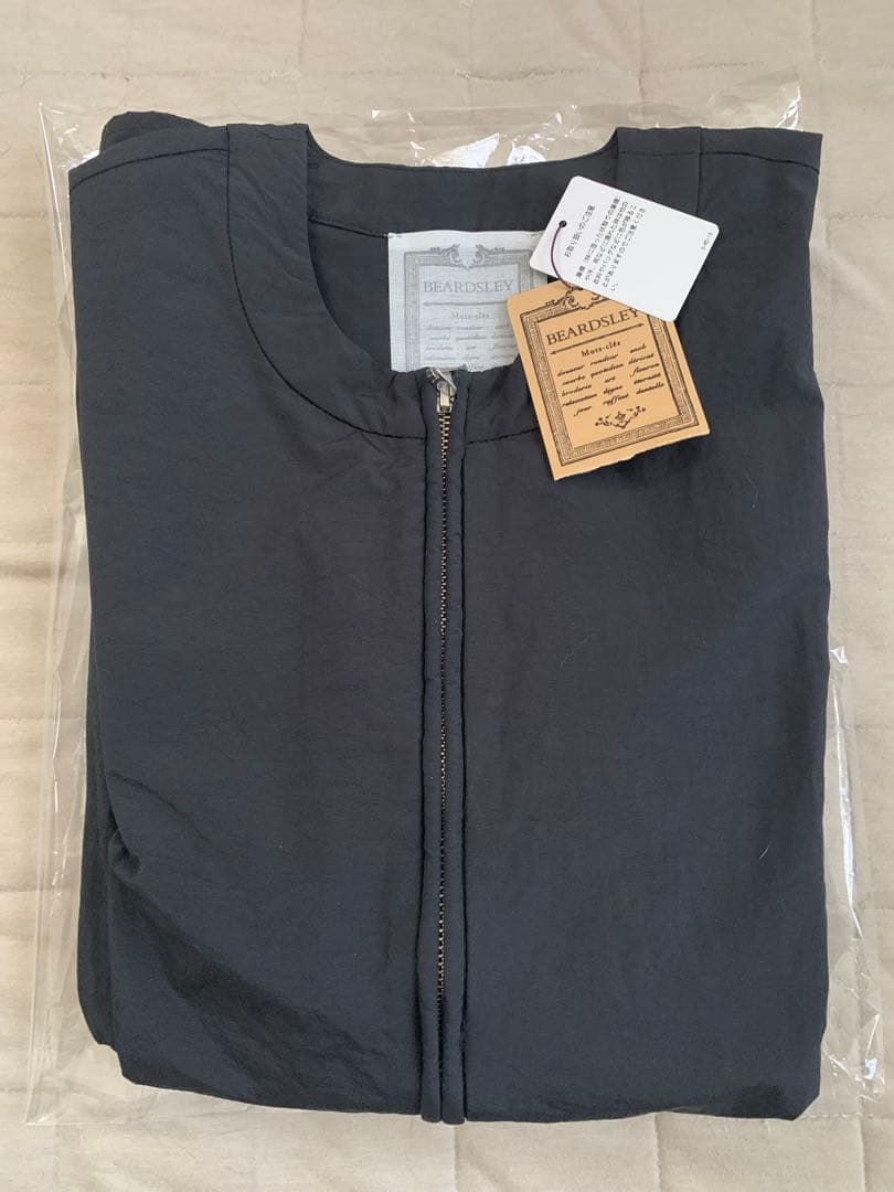 タグ付き　新品未使用　ビアズリー　ペプラムジップシャツブルゾン　ブラック