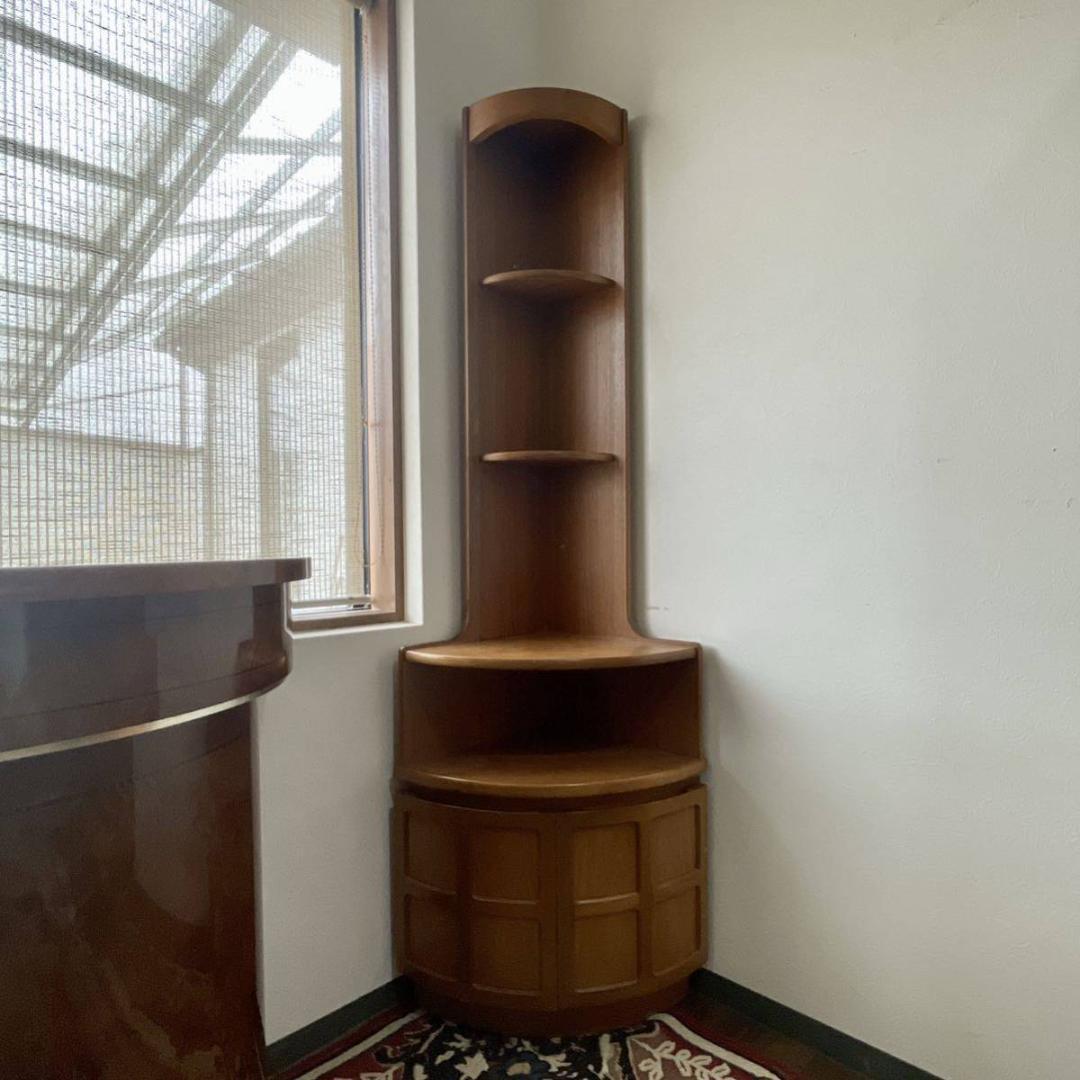 r1008 イギリスビンテージ ユニークな形が個性的なコーナーキャビネット 1点