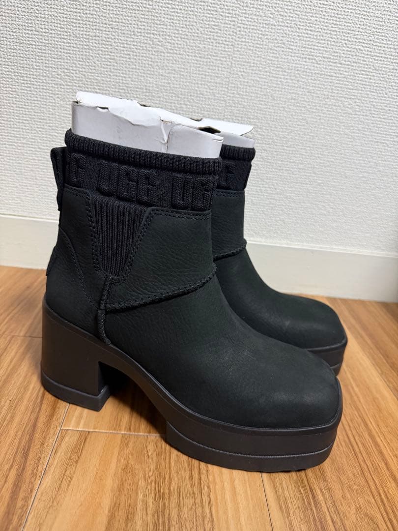【新品未使用品】UGG アグ モクシー チェルシー　ブーツ ブラック23.5cm