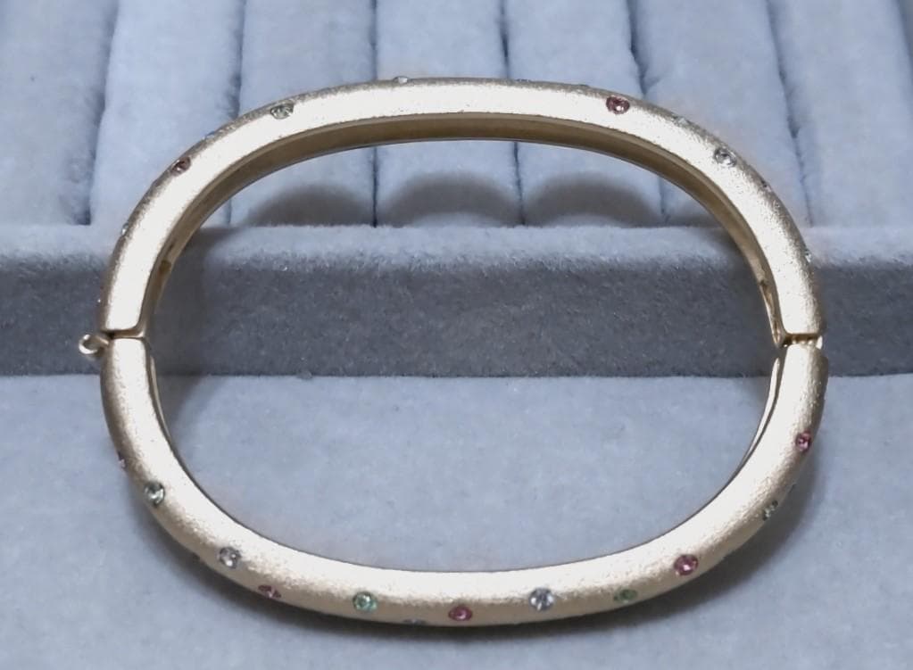 スワロフスキー　テクスチャード　マルチカラークリスタルバングル箱付き　41131