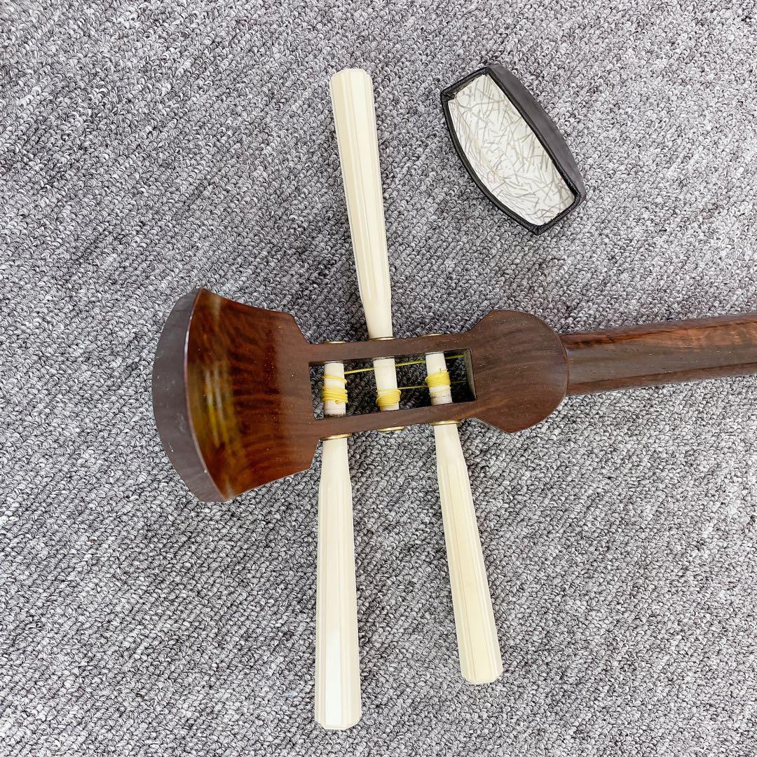 細棹 三味線 虎トチ紅木 子持ち綾杉胴 天然 糸巻き 二本溝 金細