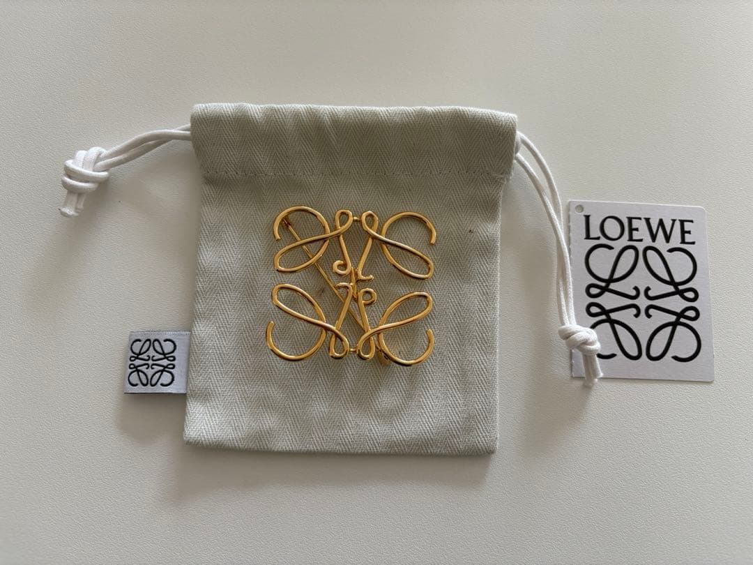 【狐さん専用】LOEWE アナグラムブローチ ロエベ ゴールド
