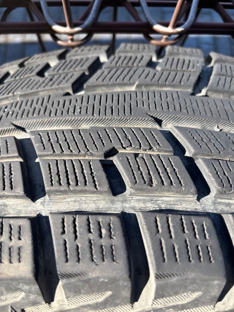 直接引取可　スタッドレスタイヤ ホイール 215/70-16 ナット付き