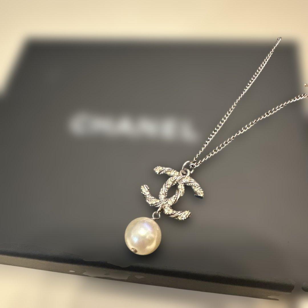 CHANEL シルバーネックレス パール付き