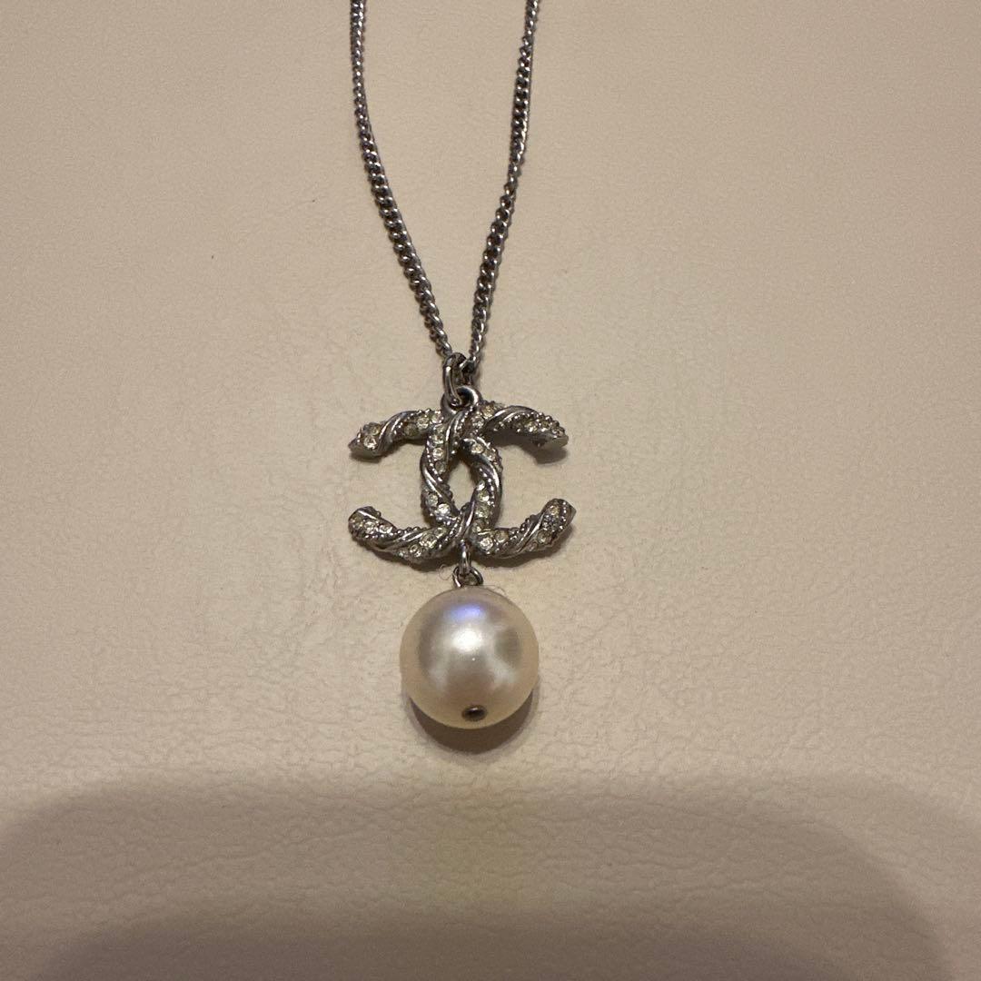 CHANEL シルバーネックレス パール付き