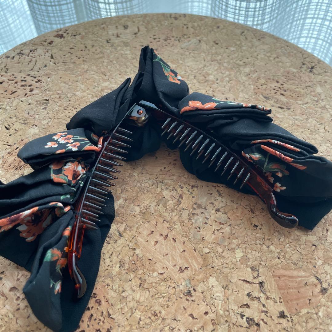 アンジェブルーム Ange Bloom バナナクリップ　 花柄とネイビーの２つ