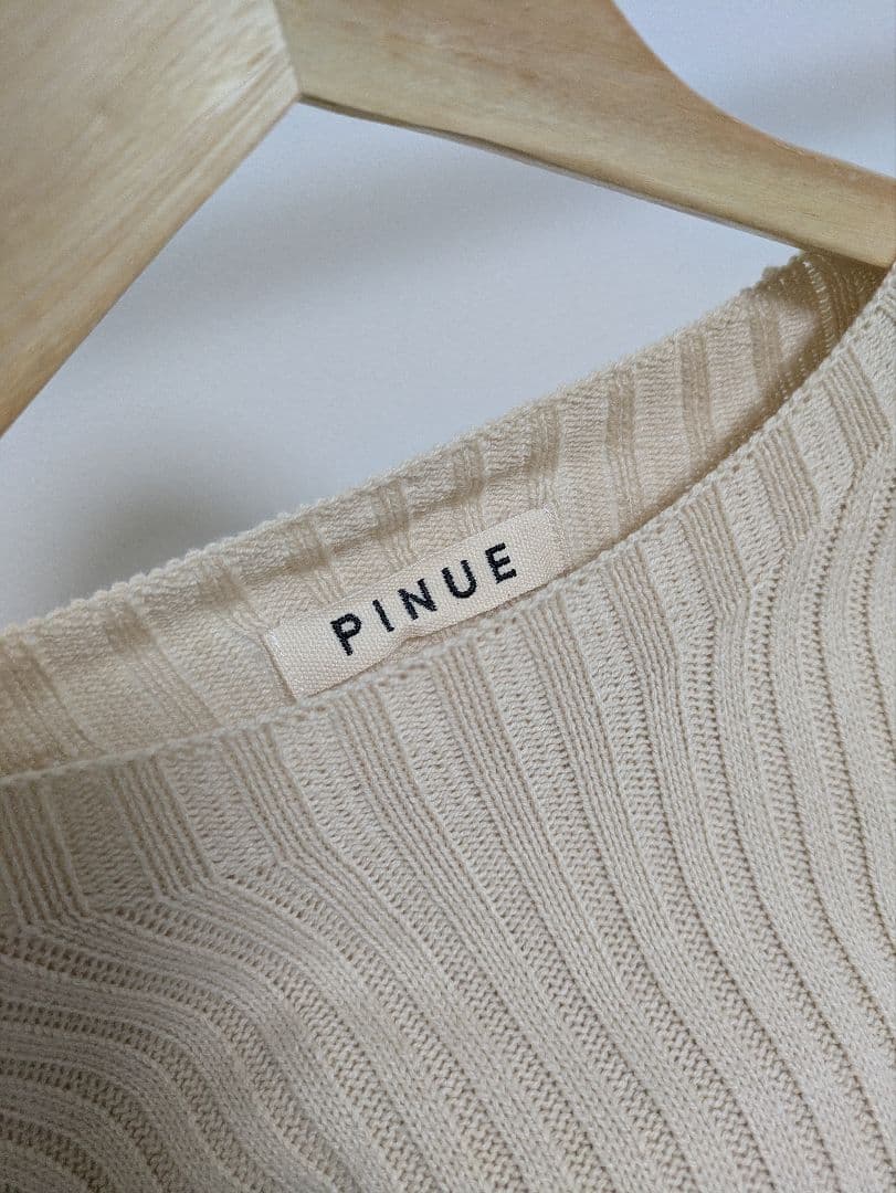 PINUE ピヌエ　ペプラムヘムニットセットアップ アイボリー
