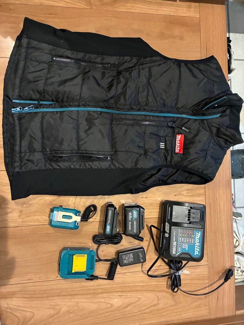 マキタ 充電式暖房ベスト CV201DZ Mサイズ　純正ケーブル、バッテリー✖️2