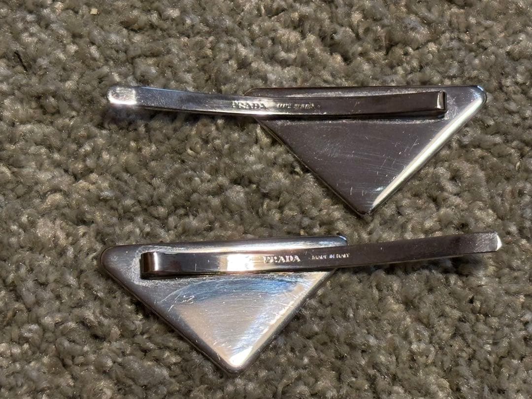 PRADA ブラックメタル ヘアピンセット