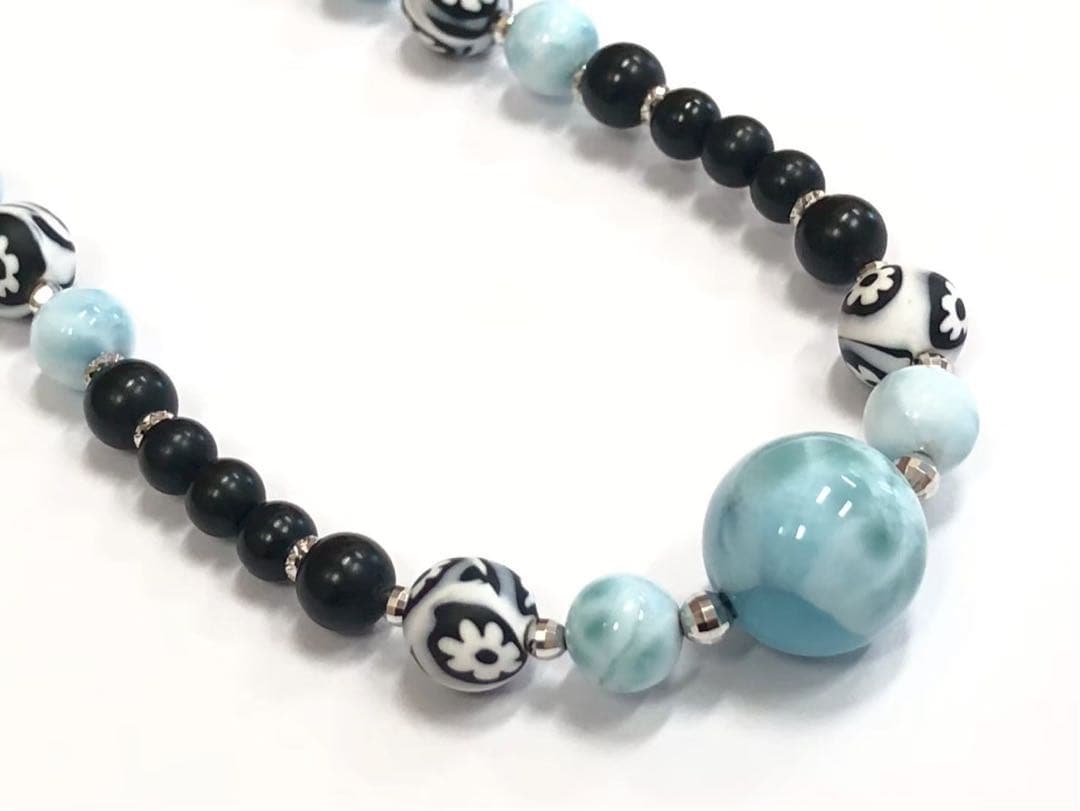 ☆K18 WG　黒水色石付ネックレス