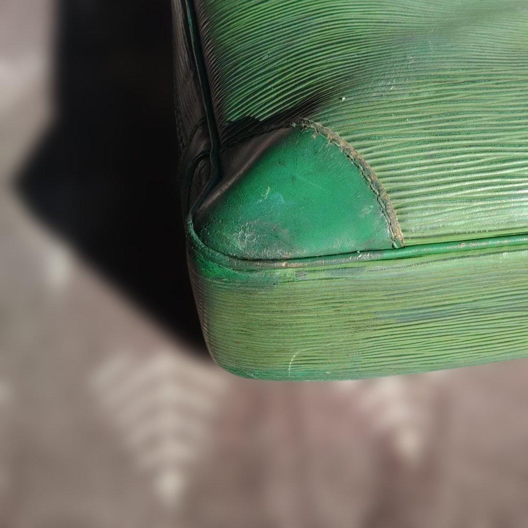 LOUIS VUITTON 廃盤エピ ポルトドキュマン ヴォワヤージュ