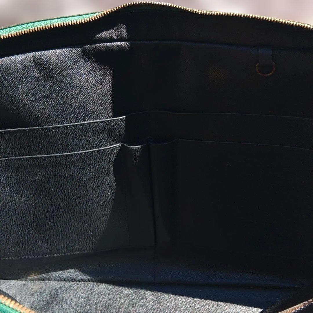 LOUIS VUITTON 廃盤エピ ポルトドキュマン ヴォワヤージュ