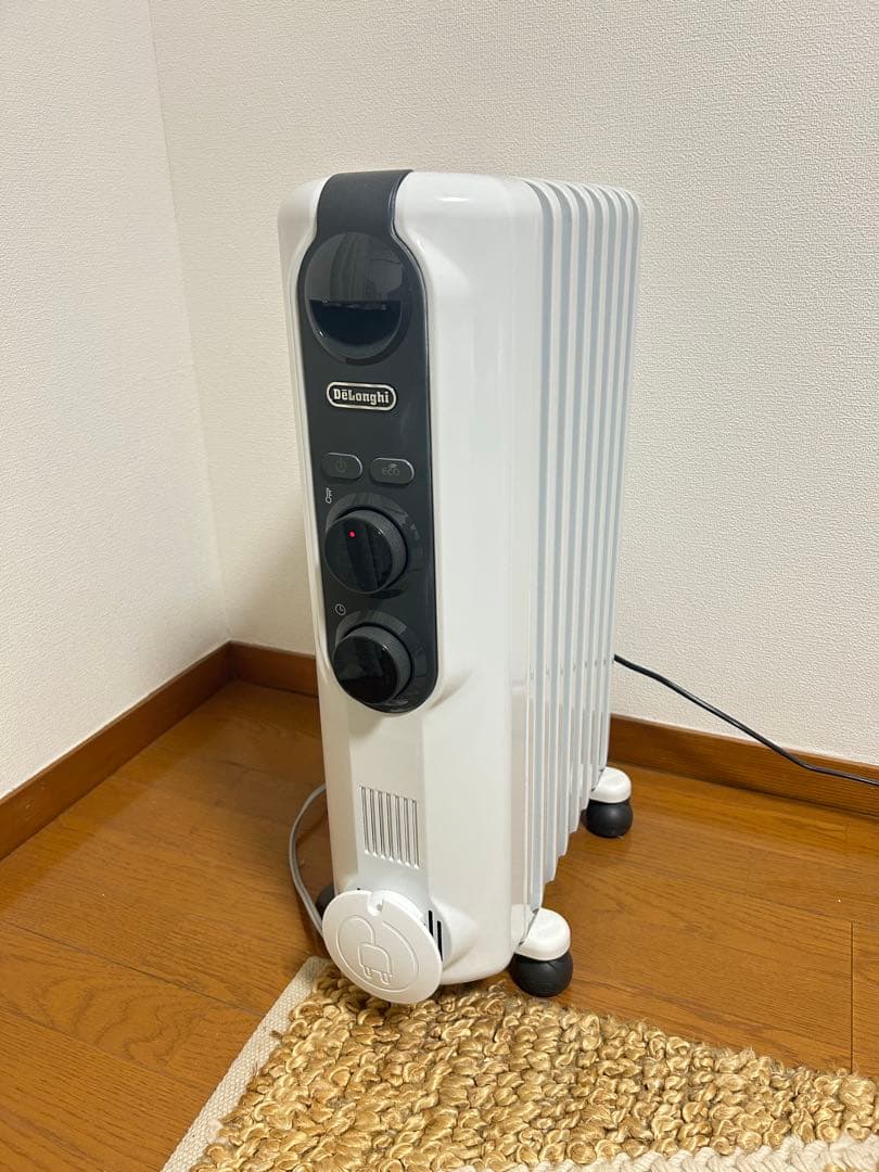DeLonghi オイルヒーター ホワイトRHJ35M0812-DG