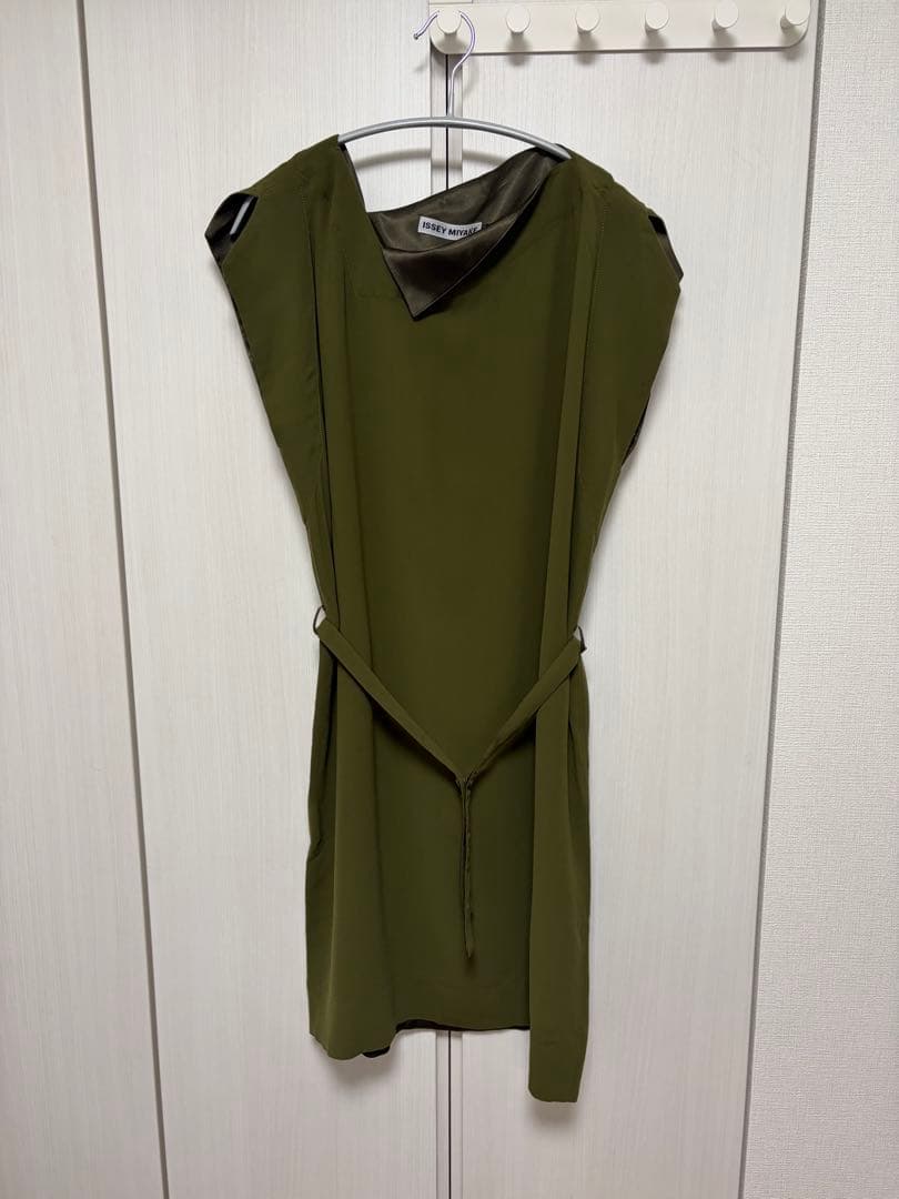 ISSEY MIYAKE オリーブ色ノースリーブワンピース