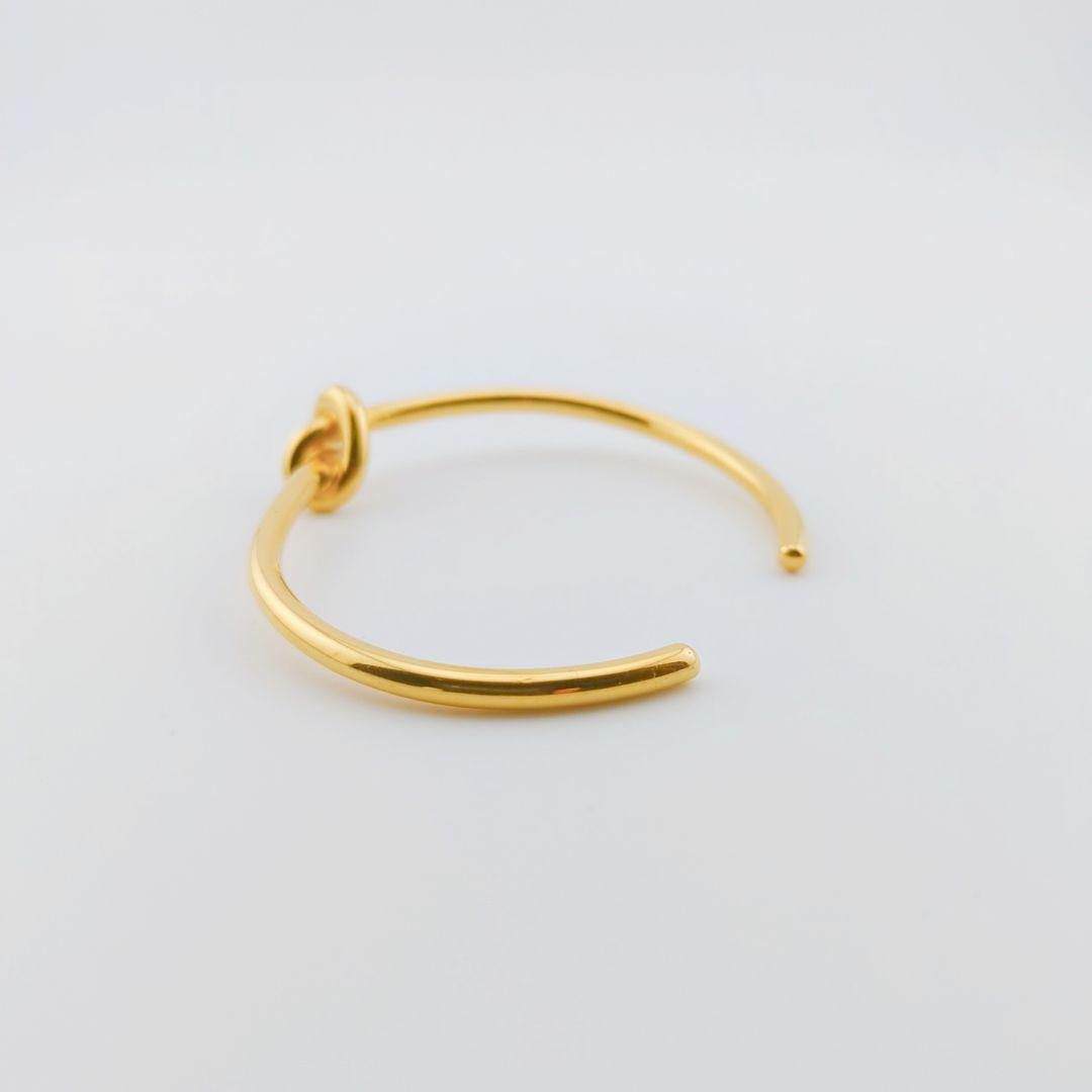 セリーヌ ノット エクストラシン バングル ゴールド