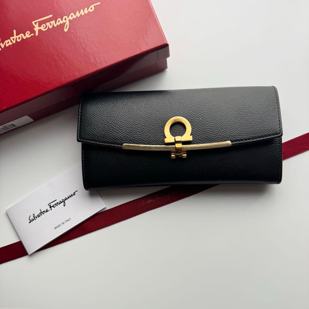 【極上美品】245 Ferragamo サルバトーレフェラガモ 2つ折り長財布