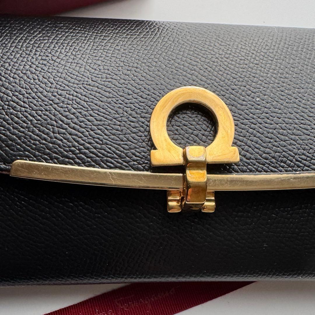 【極上美品】245 Ferragamo サルバトーレフェラガモ 2つ折り長財布