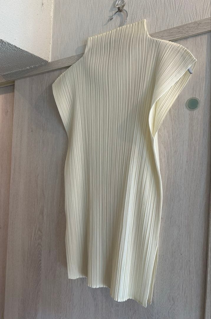 プリーツプリーズpleats pleaseベーシックハイネックノースリーブ