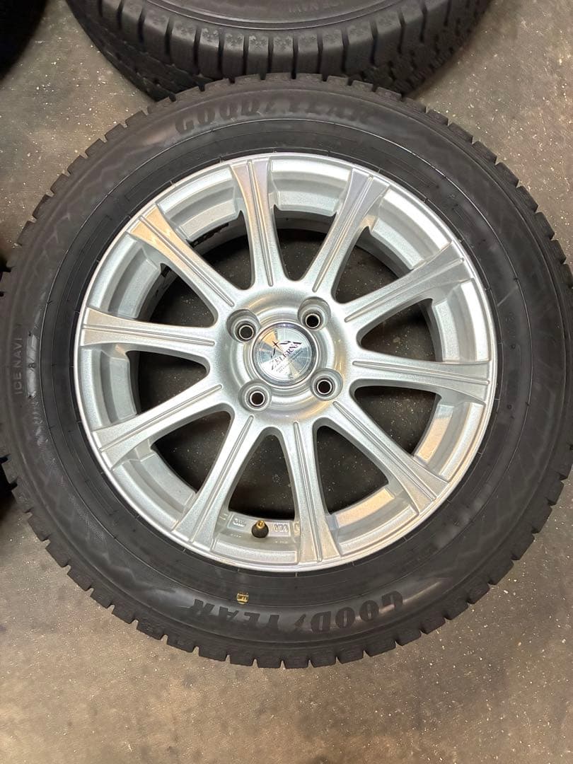 即決歓迎✨フィット、旧アクア、ヤリスに❗️185/60R15スタッドレスセット❗️