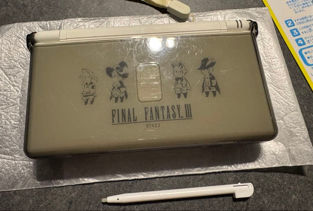 美品 NINTENDO DS LITE FF3 クリスタルエディション レア