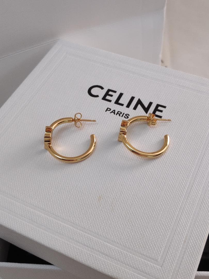 トリオンフ アシンメトリックフープ ピアス　 金色