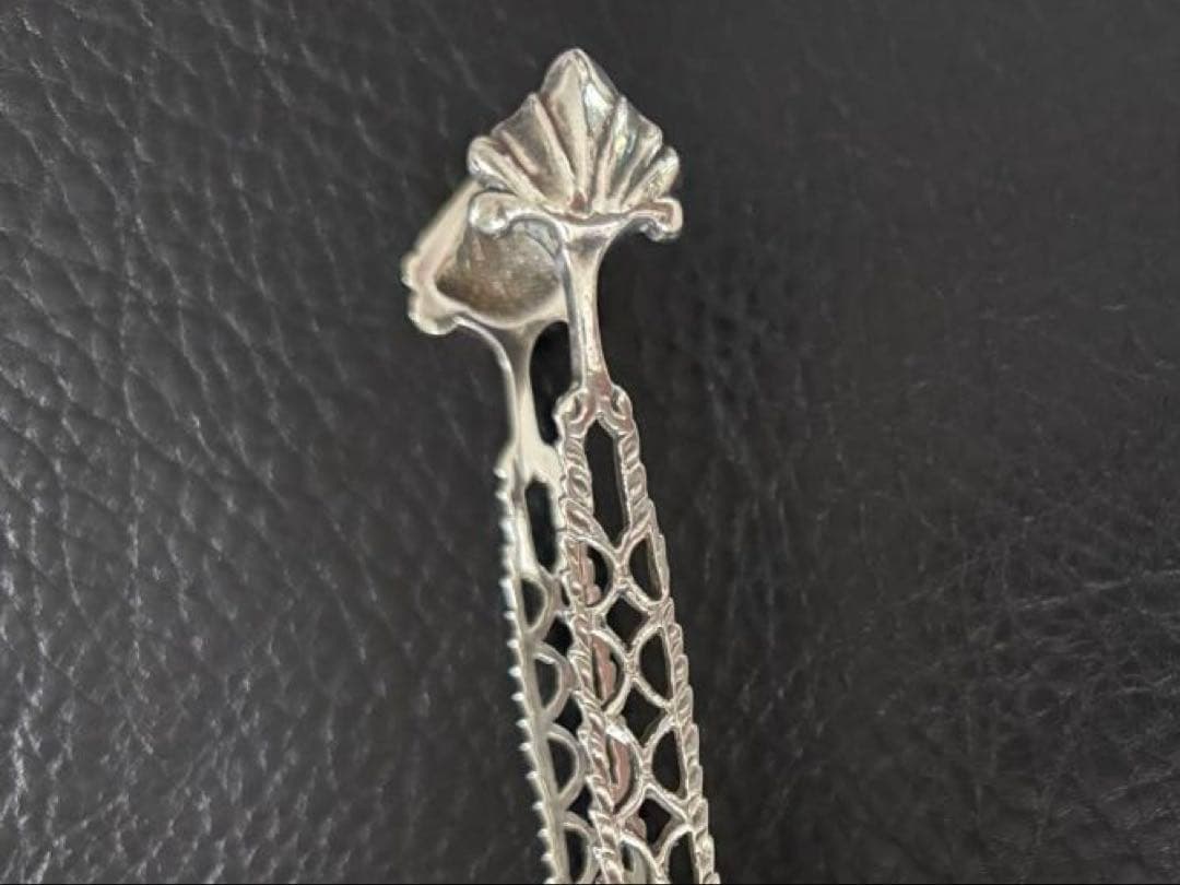 英国製　アンティーク　純銀　シュガートング　透かし彫り