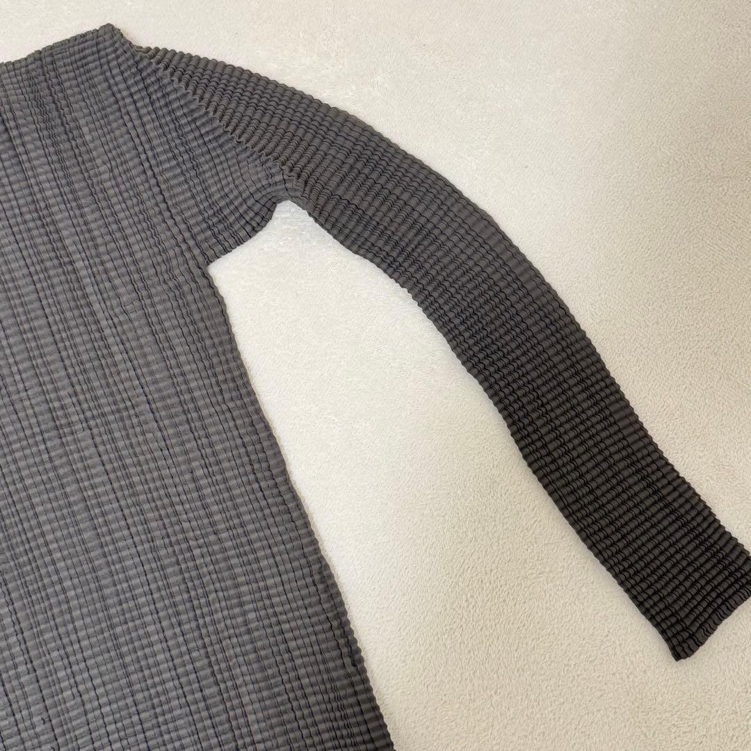 美品✨ISSEY MIYAKE プリーツ　長袖　ハイネック　グレー　柄入り