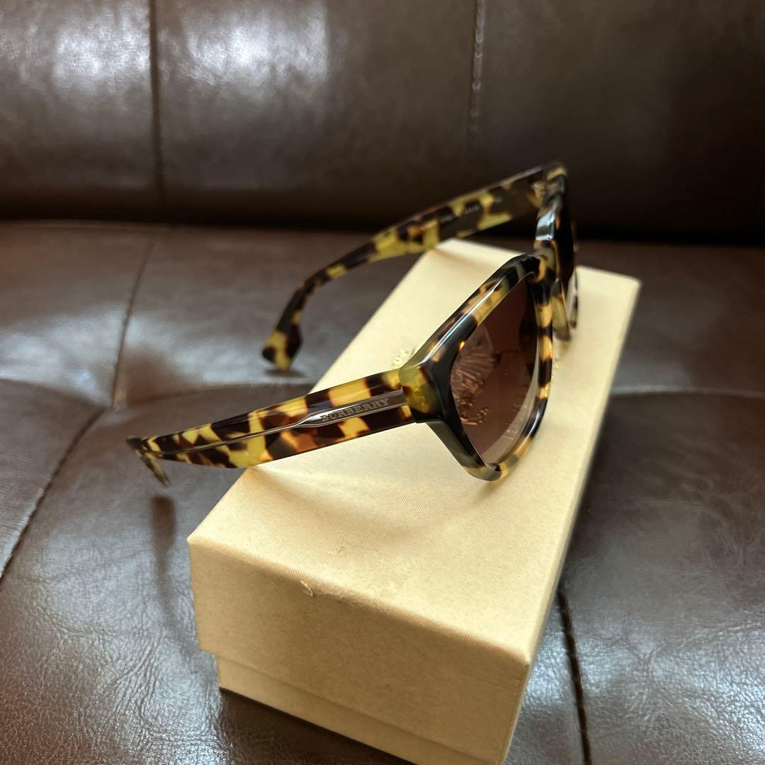 【未使用.正規品】Burberry レディース　べっこう柄サングラス