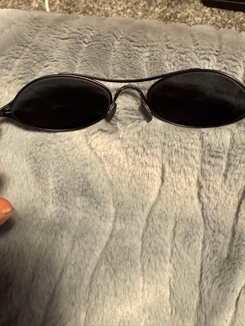 PRADA ブラックオーバルサングラス ケース付き