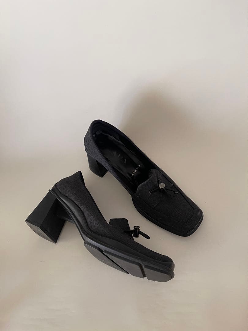 美品Pradaプラダブラックグレーヒール付きモカシンパンプス36.5