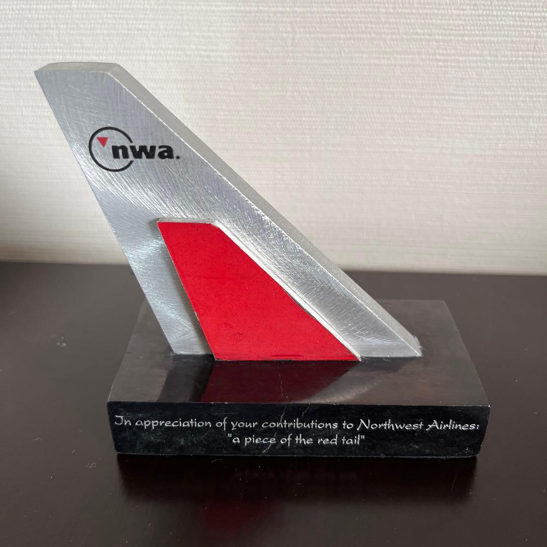 ノースウエスト航空　ジャンボ機の尾翼部分の置物