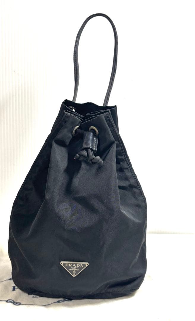 【美品】プラダPRADA 三角プレートナイロン人気巾着バッグ　アクセサリーバッグ