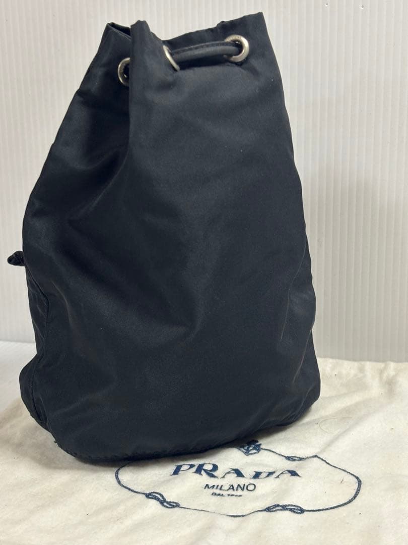 【美品】プラダPRADA 三角プレートナイロン人気巾着バッグ　アクセサリーバッグ