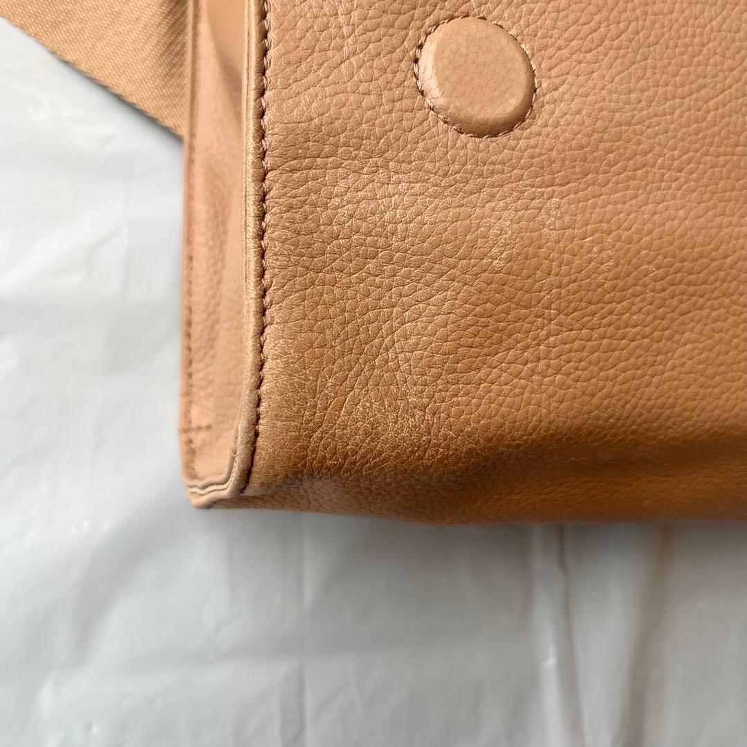 イアパピヨネ 柄ワイドテープショルダーバッグ 本革 ボディバッグ キャメル