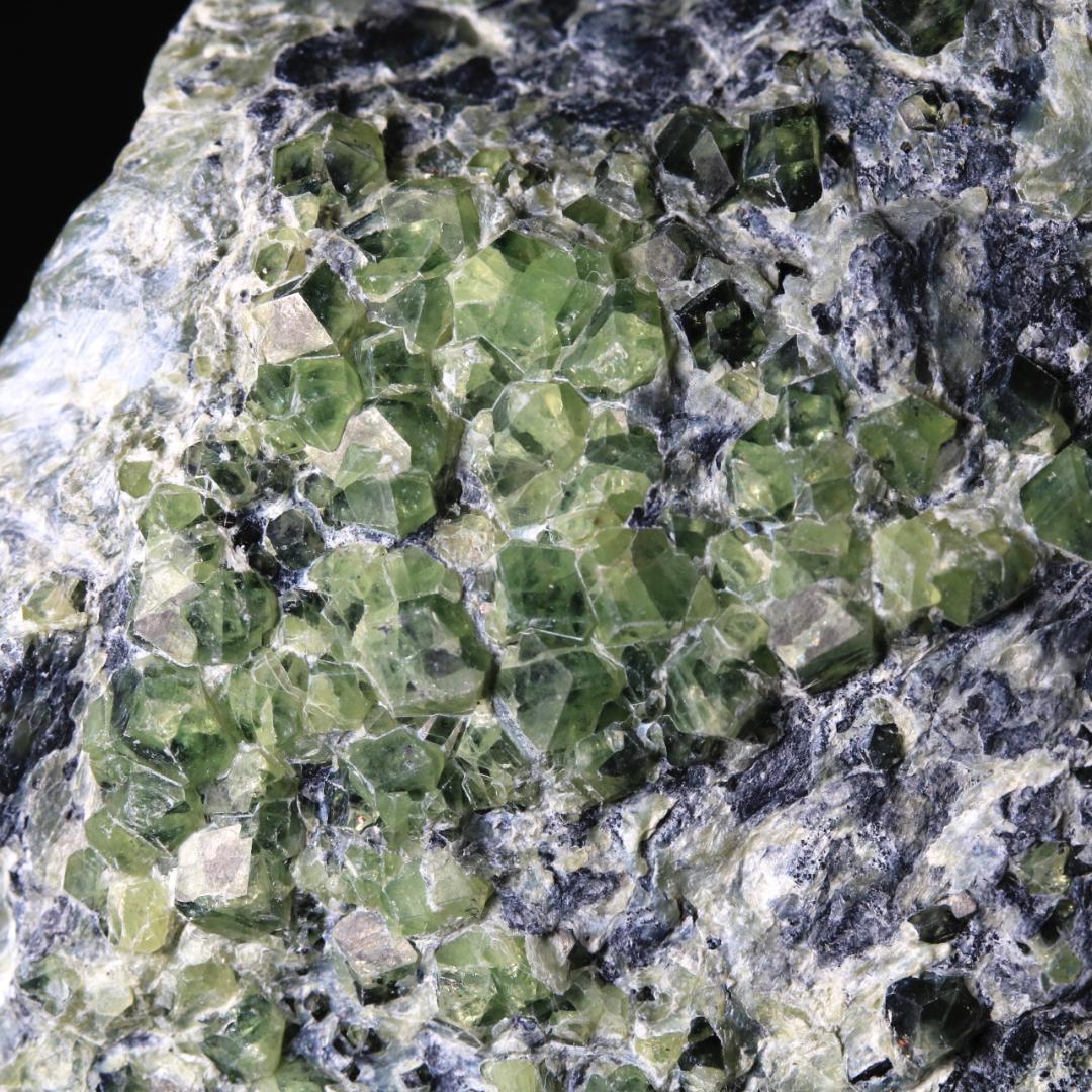 大型標本 デマントイドガーネット 【10】/ パキスタン産 / 鉱物標本 原石