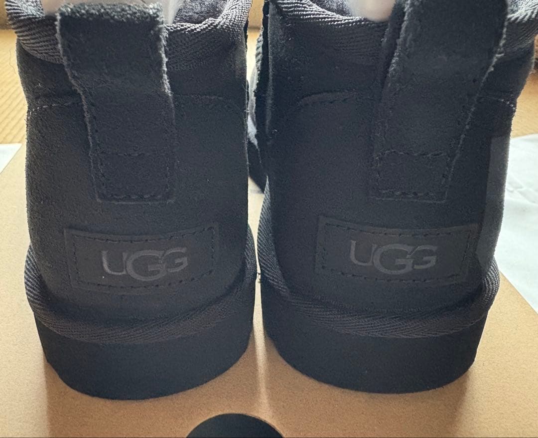 「新品」UGG ウルトラミニ　US8 黒 ムートンブーツ