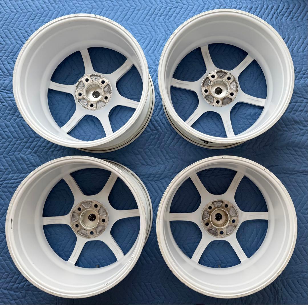 ADVAN RG-4 レーシングホワイトメタリック＆リング　18インチ