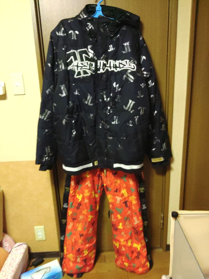 大雪シーズン到来！！テックナイン　ダウンスタイルジャケットとパンツ