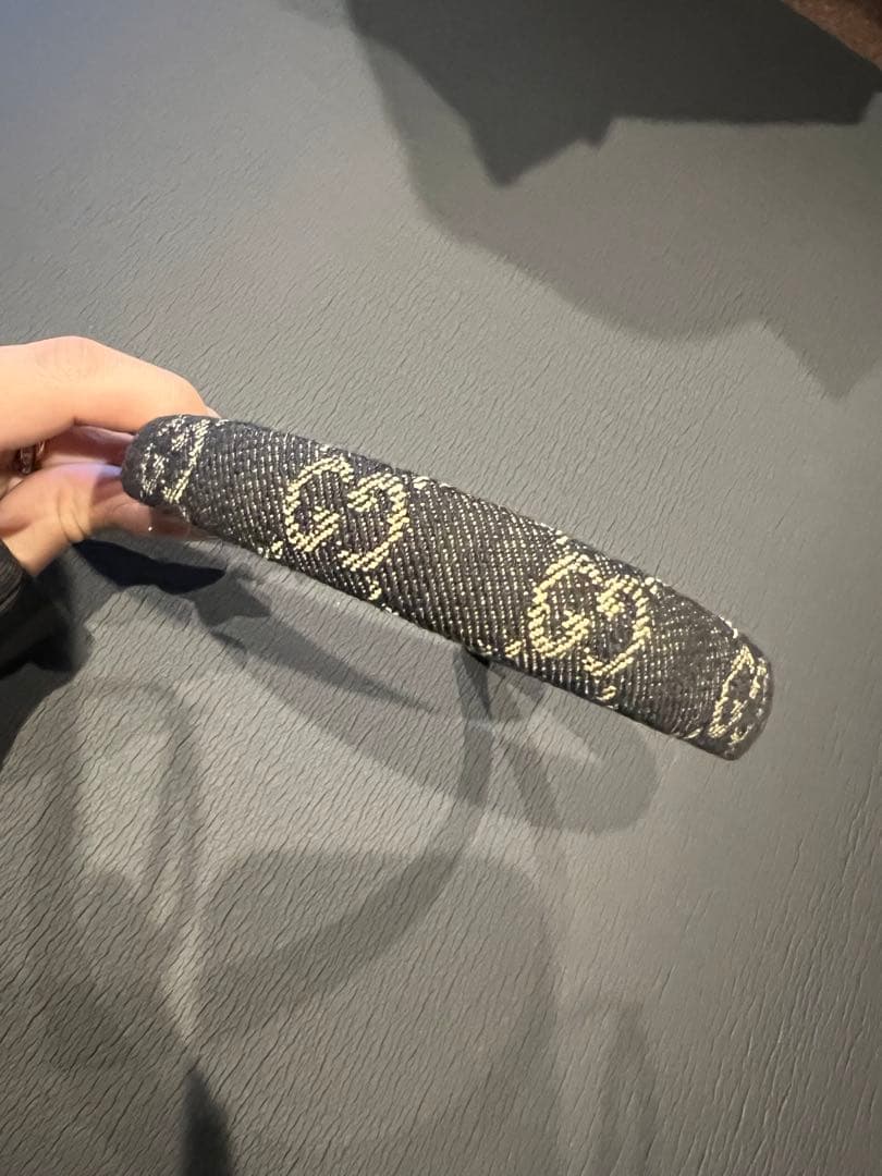 GUCCI ロゴ入り デニムヘアバンド　カチューシャ
