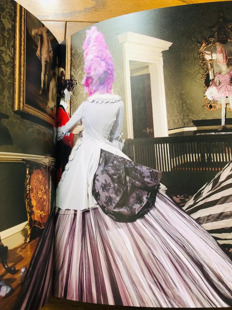 AngloMania アングロマニア:英国ファッションにおける伝統と違反