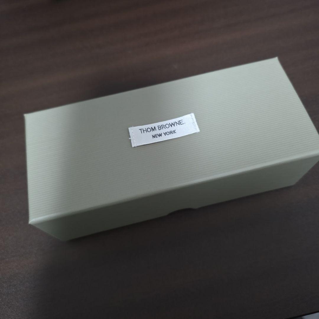 小物 THOM BROWNE TB-011-A-BLK-GLD-49