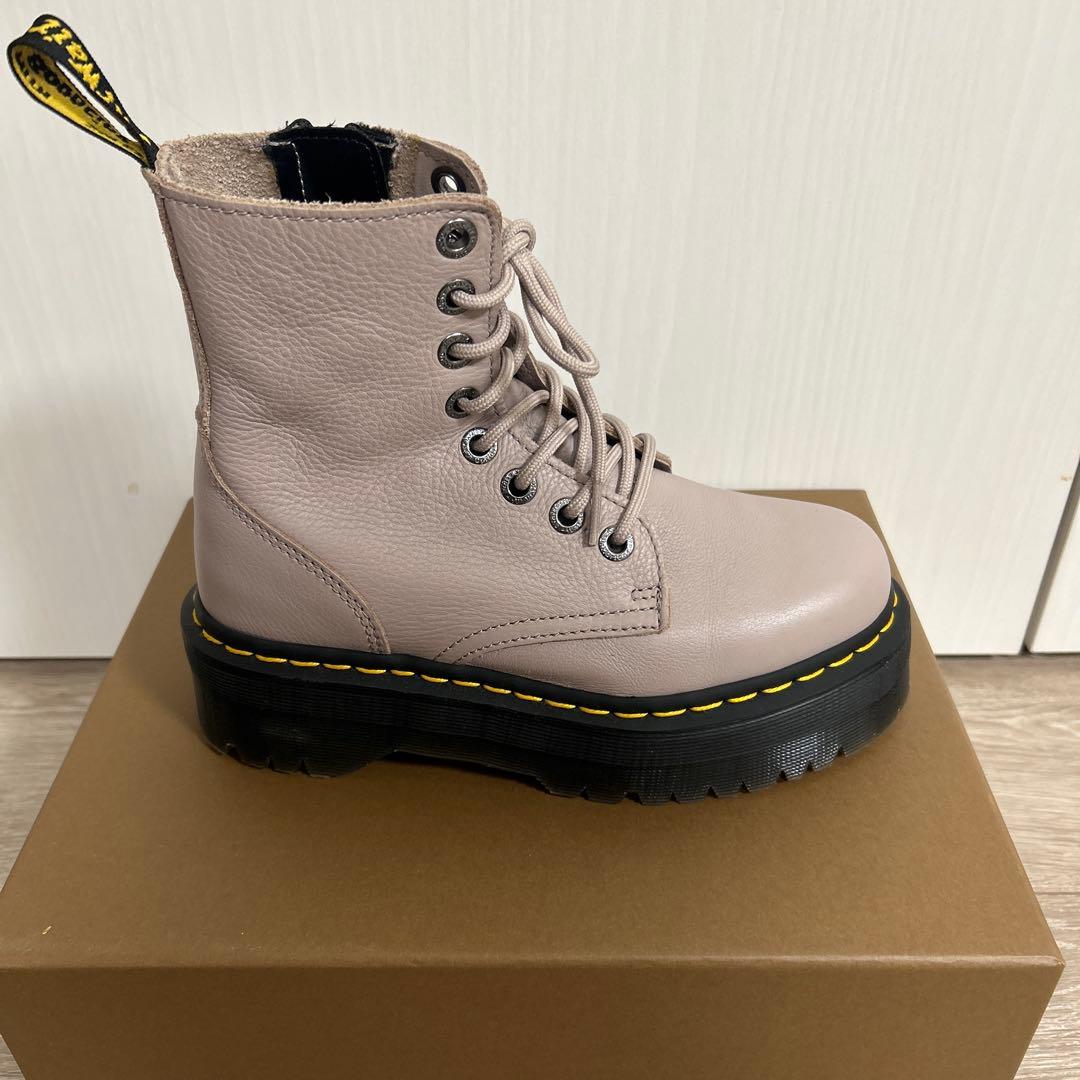 Dr.Martens 8 ホールブーツ　ベージュ　ドクターマーチン　UK4