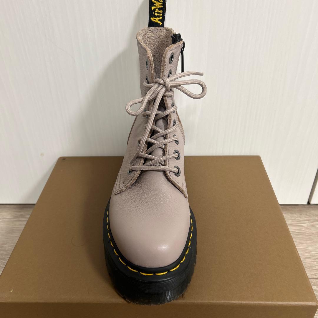 Dr.Martens 8 ホールブーツ　ベージュ　ドクターマーチン　UK4