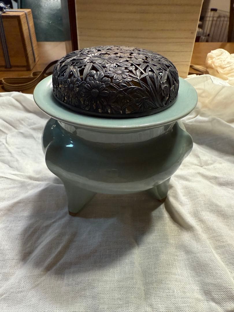 諏訪蘇山　青磁袴腰香炉　純銀四君子肉彫火舎　松興堂造　共箱付